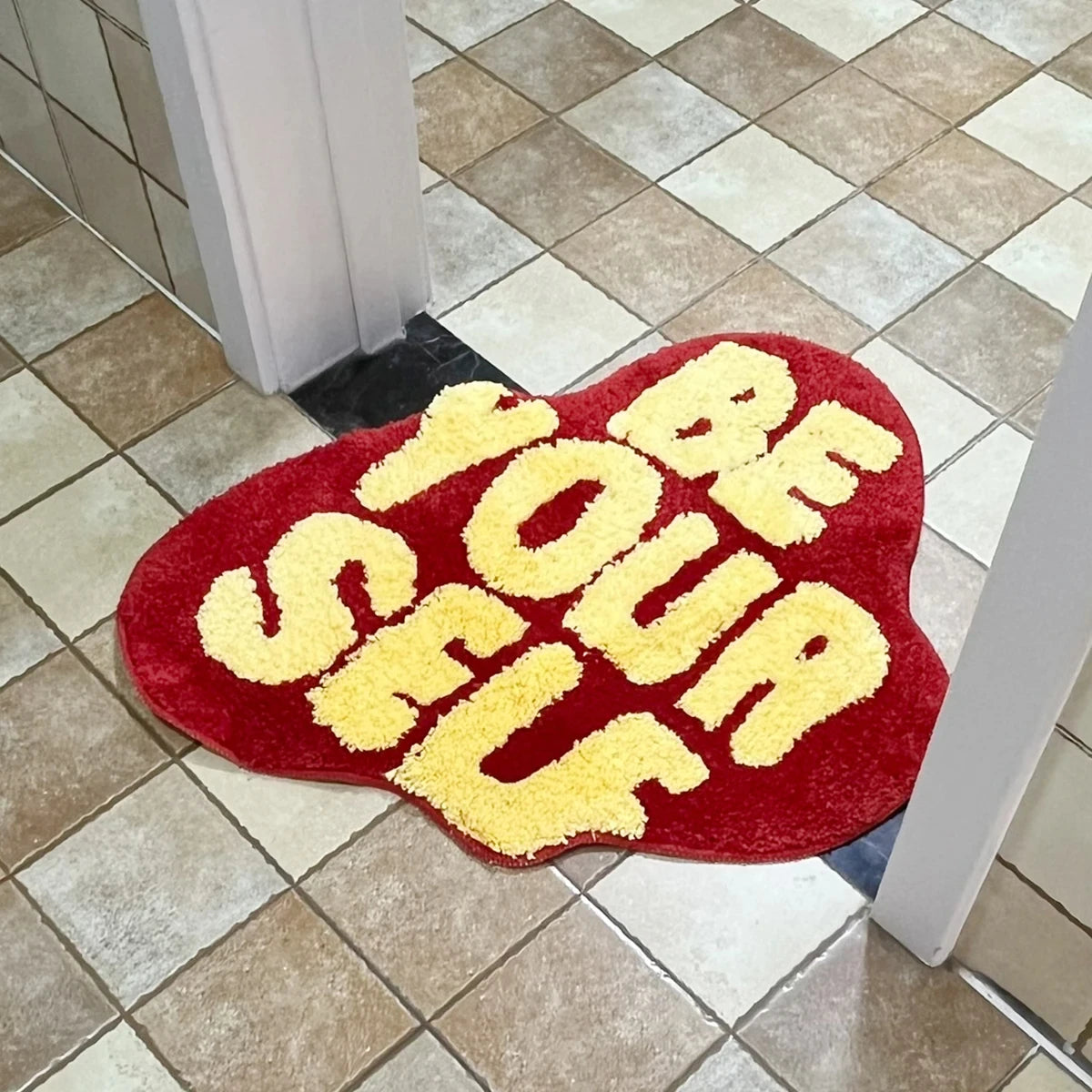 Be Yourself Tufted Rug Irregular Heart Shaped Area Rug Soft Plush Non Slip Floor Mat for Bedroom Living Room Dorm Decor