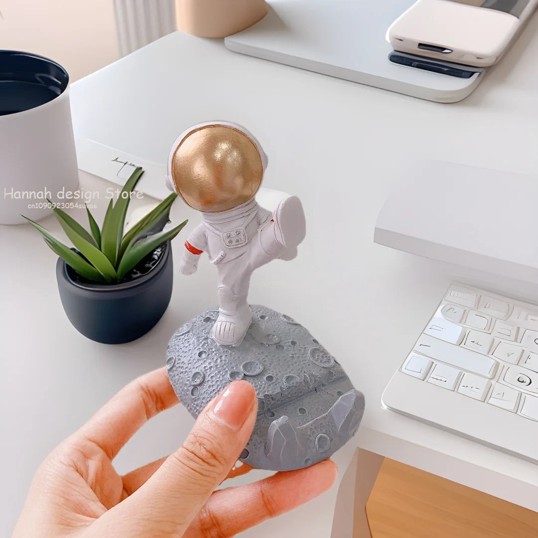 Office Desk Decoration Nordic Style Astronauts Mobile Phone Stand Holder Ornaments Resin Spaceman Bracket Toys Boyfriend Gift