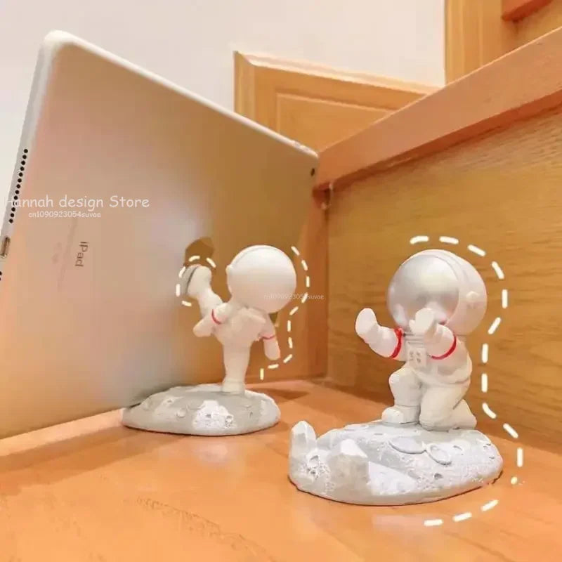 Office Desk Decoration Nordic Style Astronauts Mobile Phone Stand Holder Ornaments Resin Spaceman Bracket Toys Boyfriend Gift