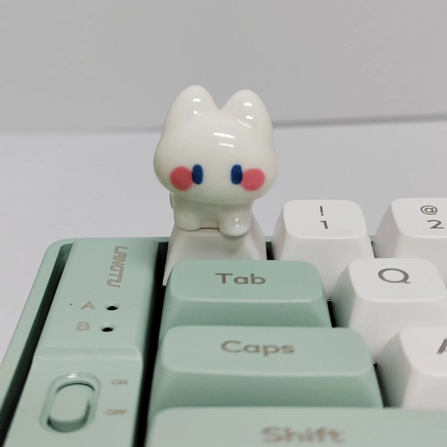 Kawaii White Cat ESC Keycap – Cherry Profile, Cross Axis
