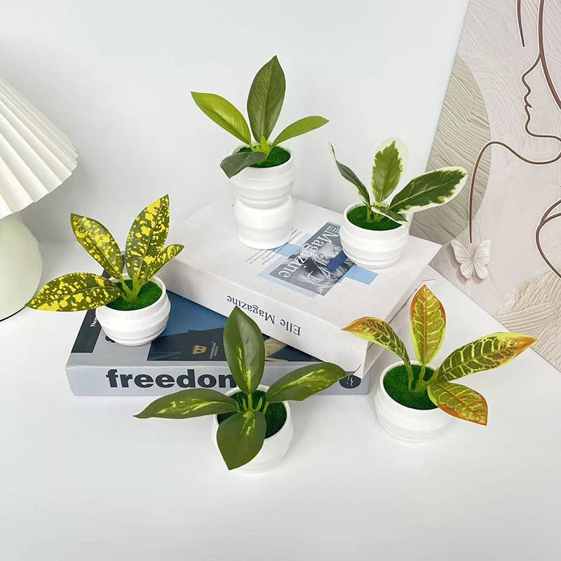 Artificial green plants, office desk decorative plants, bonsai, artificial flowers, and creative accessories in 4 small pots