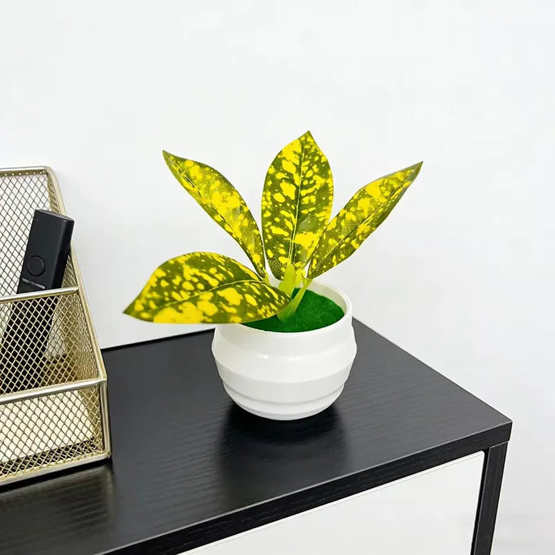 Artificial green plants, office desk decorative plants, bonsai, artificial flowers, and creative accessories in 4 small pots